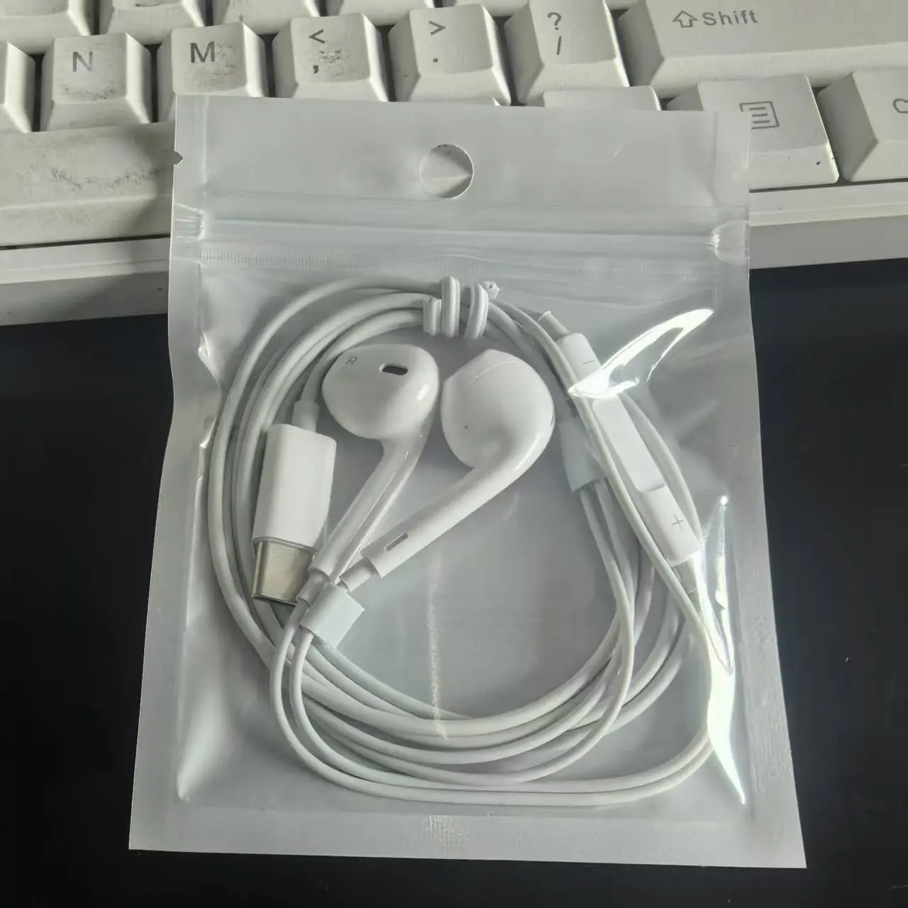 USB-C Wired Earphones with Microphone & Volume Control | HiFi In-Ear Headphones for Android, iPad Pro & Type-C Devices